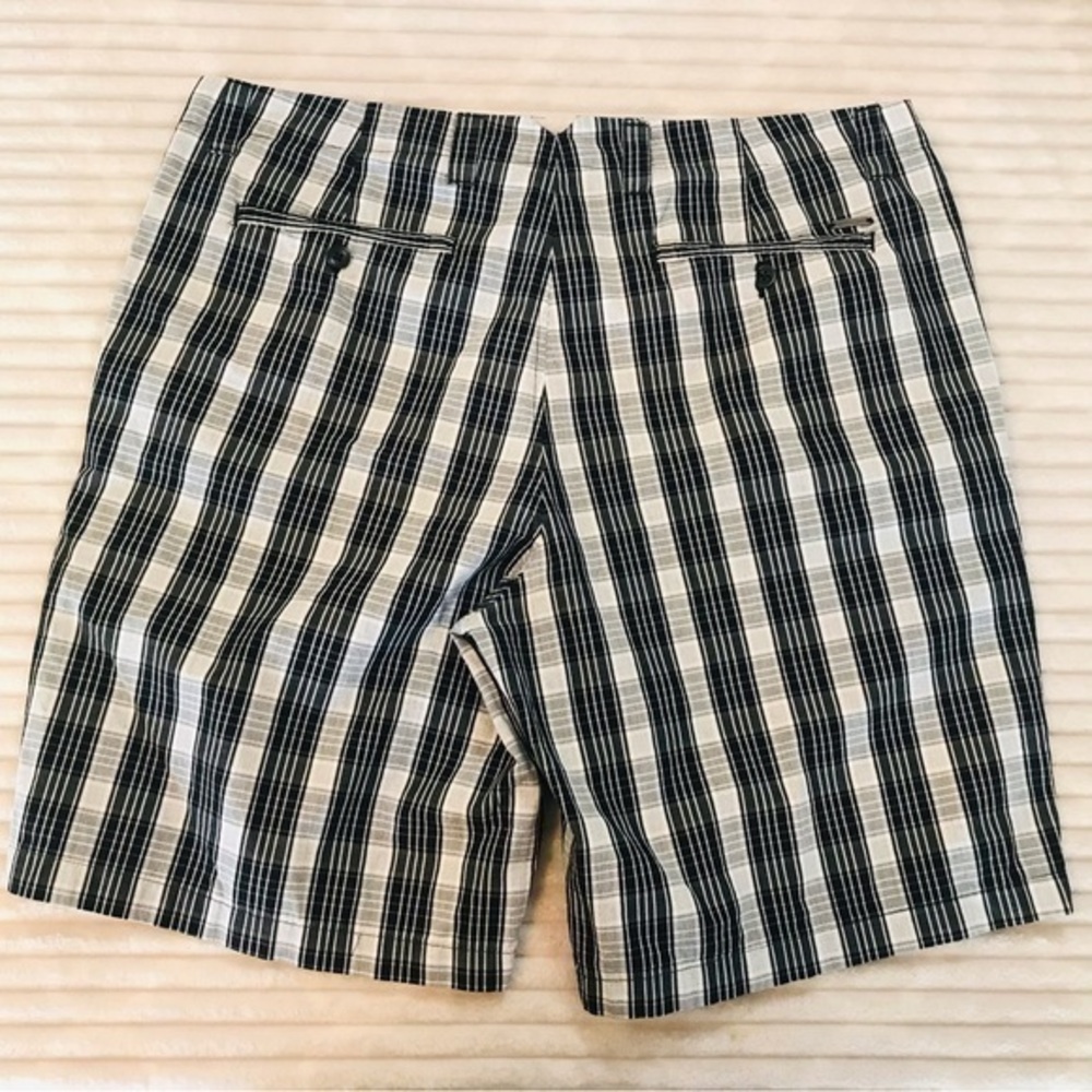 Greg Norman Shark Black White Plaid Golf Shorts Long Mens Chino Short size 36